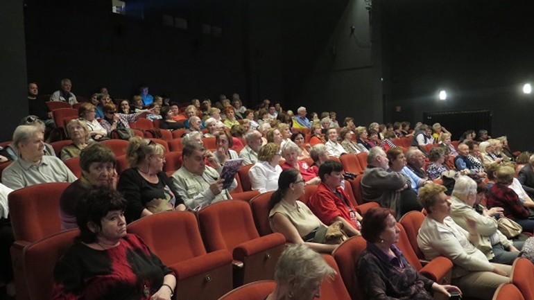 Ružinov rozširuje bezplatné premietanie aj pre rodiny s deťmi - seniori ruzinov