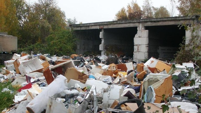 Petržalka je zase čistejšia, zmizlo 433 ton odpadu - skladka_petrzalka