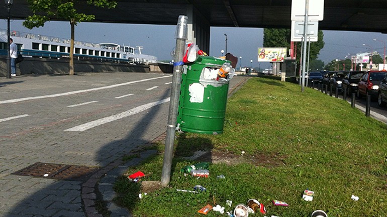 Cez víkendy je na nábreží viac smetí - kose1