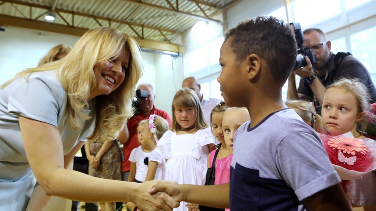 Zuzana Čaputová s prvákmi