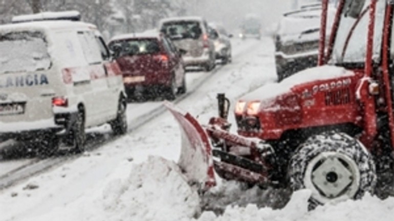 Starosta lamača priznal, že v boji so snehom sú na pokraji síl - sneh_traktor