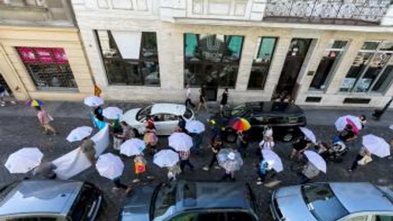 Foto: takto vyzeral dáždnikový pochod na podporu utečencov - t_18062017Dazdniky_pochod2437973