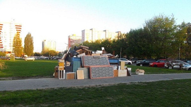 Potrebuje vyhodiť starý nábytok? v petržalke opäť rozmiestnia kontajnery - odpad pertrzalka