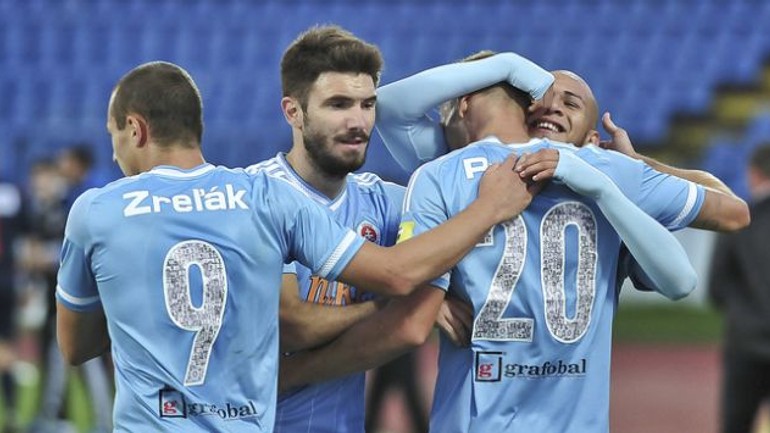Slovan čaká už na úvod zápasu jari - skslovan_hraci