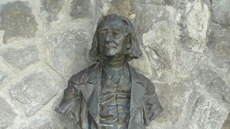 Franz liszt už svoju bustu v meste má - Pamatnik4