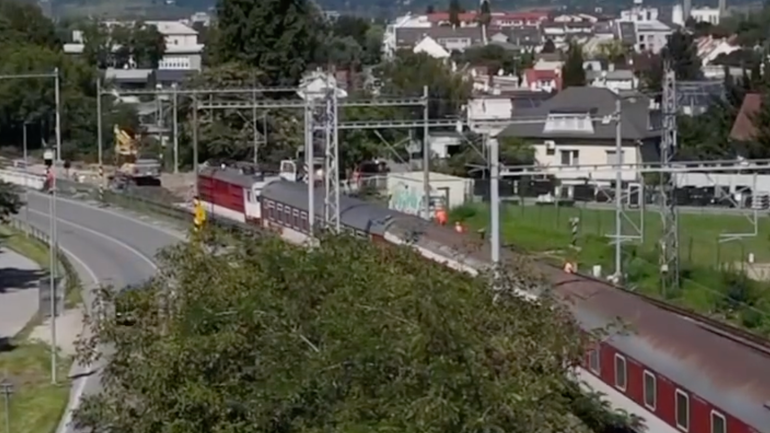 Železničné priecestie na Ivanskej ceste