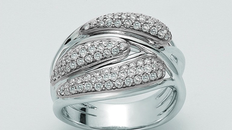 Polícia pátra po zlodejovi briliantového prsteňa - Prsten3