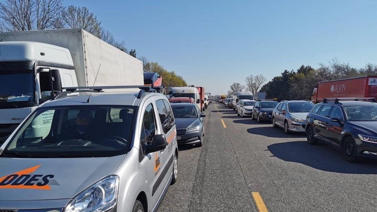 Diaľnica D1 smer Bratislava kolóna