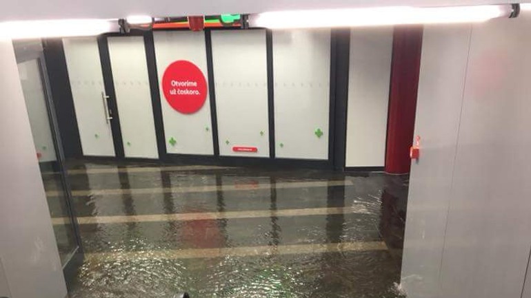 Zaplavený podchod na Trnavskom mýte