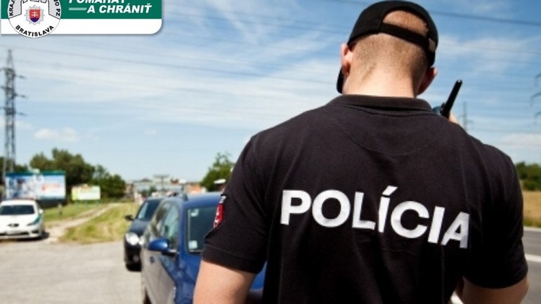 polícia hliadka ilustračná