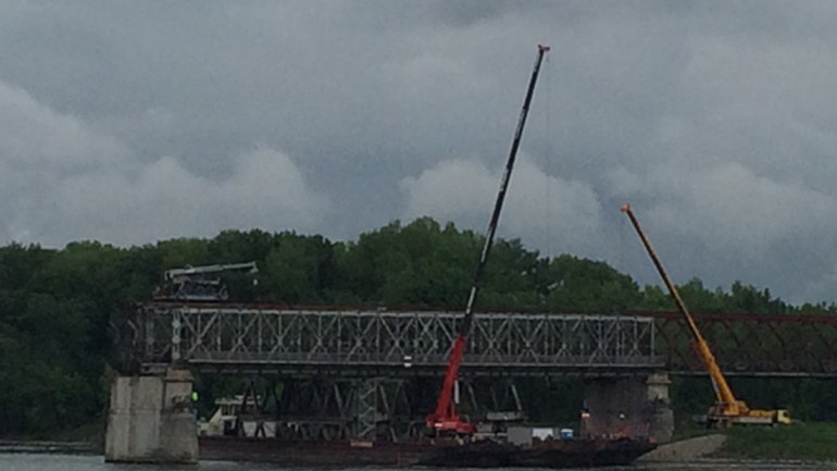 Začala sa demontáž piateho mostného poľa starého mosta - starymost_25042014_1