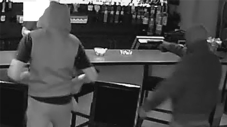 Dvaja páchatelia dnes prepadli herňu na pečnianskej ulici - lupez1