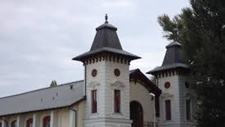 Divadlo aréna prináša tému staroby a drsného sveta médií. obsadili aj cinkotu - arena