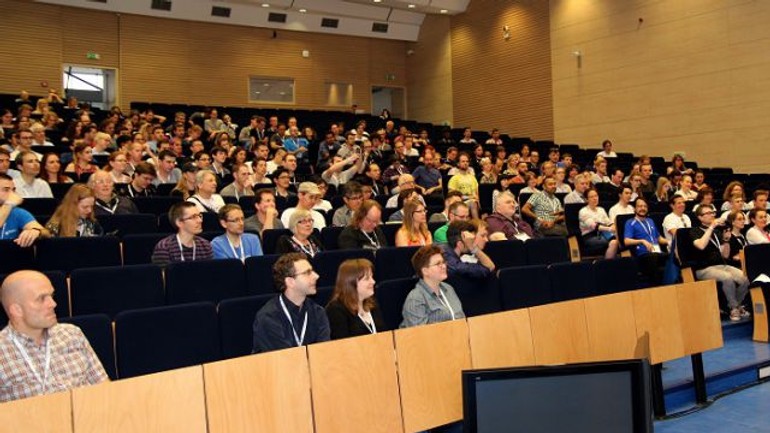 Bratislava hostila polyglotov z 55 krajín sveta - Účastníci podujatia počas slávnostného otvorenia