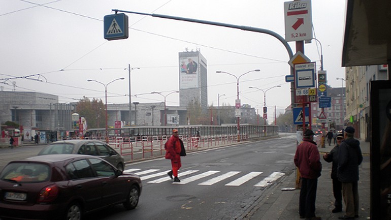 Chodci na priechodoch sú bohorovní!? - Priechod auta