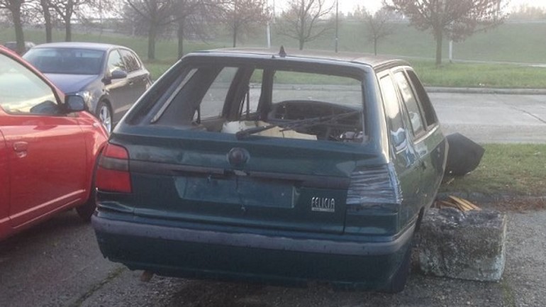 Ďalšie vraky zmizli z ulíc, ich odstraňovanie však naráža na problémy - vrak