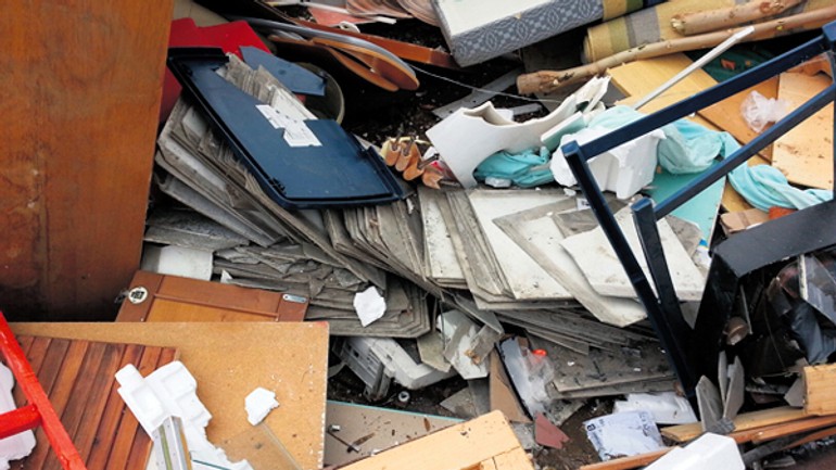 V petržalských kontajneroch našli nebezpečný azbestový odpad - azbest1