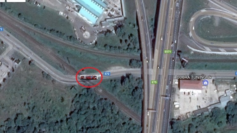 Na železničnom priecestí na vrakunskej ceste vlak takmer vrazil do autobusu mhd! - Bus na trati