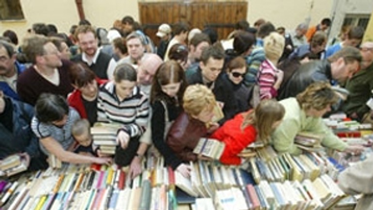 Na burze kníh ľudia hľadajú beletriu aj detskú literatúru - Burza knih