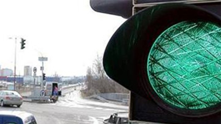 Mladá žena zrazila chodca, nehode nedokázala zabrániť - semafor_zelena