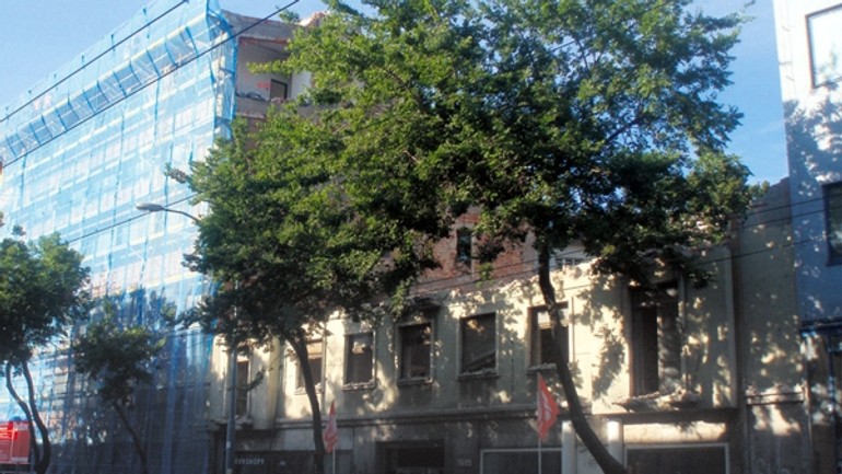 Na štefánikovej búrajú, má tam vyrásť polyfunkčný objekt - Stefanikova1