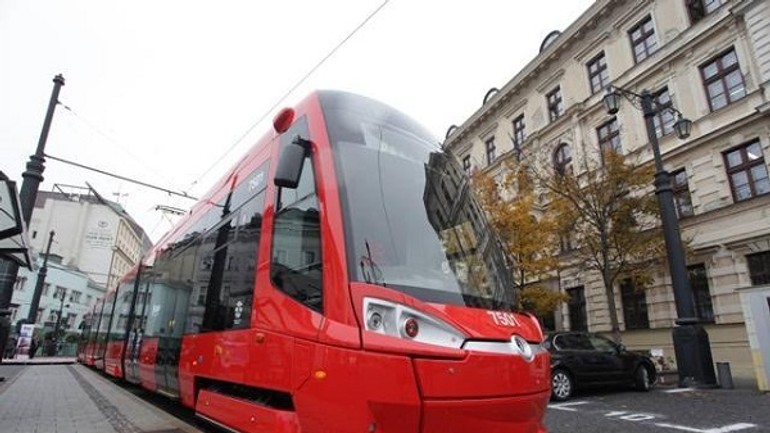 Pozor, odklon elekričiek liniek číslo 2 a 8 - elektricka 8