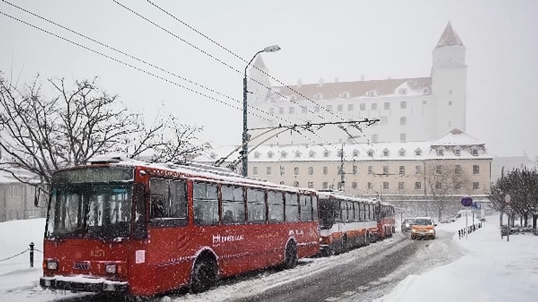 Predstavenstvá mestských podnikov zoštíhlejú - DPB_trolejbus