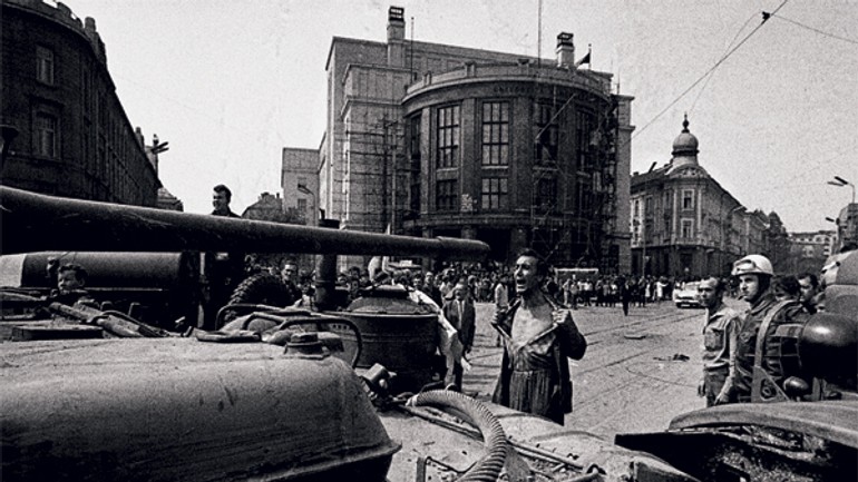 Výstava fotografií pripomenie okupáciu bratislavy v roku 1968 - august68