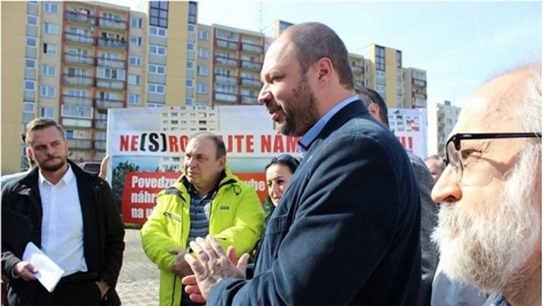 Výstavba v lokalite pri kríži: obyvatelia sa chystajú prísť na mestské zastupiteľstvo - zatovic