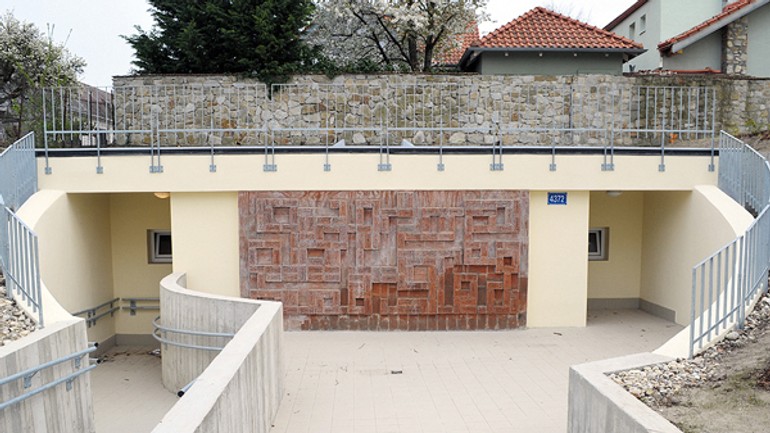 Verejné toalety pod hradom devín opravili, zabudli ich však označiť - devin_toalety1