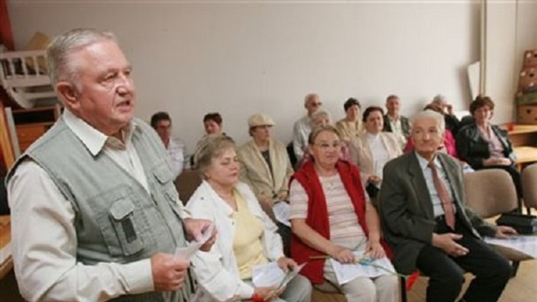 Dúbravskí seniori budú debatovať s lekárom aj si kontrolovať zrak - Seniori Dubravka