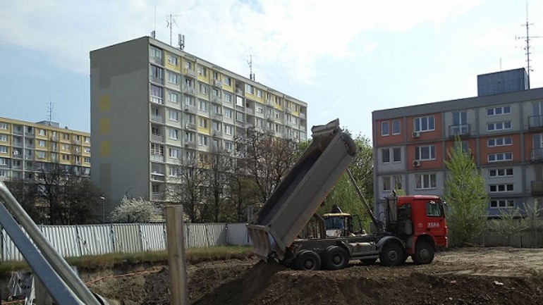 V ružinove vedia, že boje so stavebníkmi sa ešte neskončili - bratislava-cierna-stavba-v-ruzinove_01-nestandard1