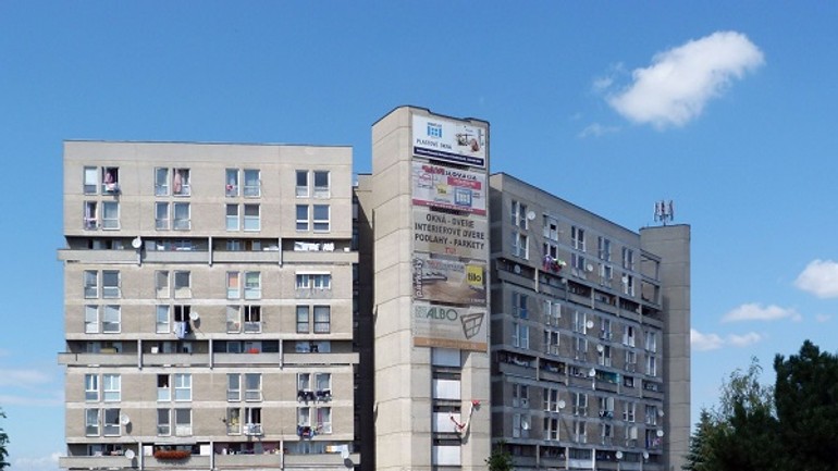 Za lúpežné prepadnutie bytu na stavbárskej hrozí dominikovi 7 až 12 rokov basy - pentagon