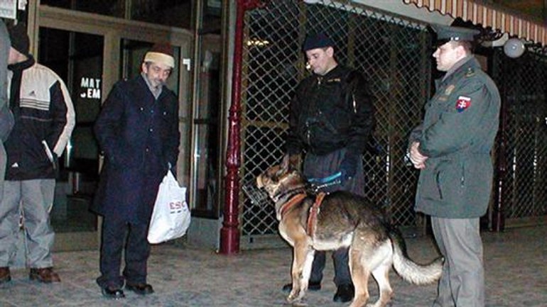 Mestskí a štátni policajti kontrolovali problémové lokality v novom meste - Policia