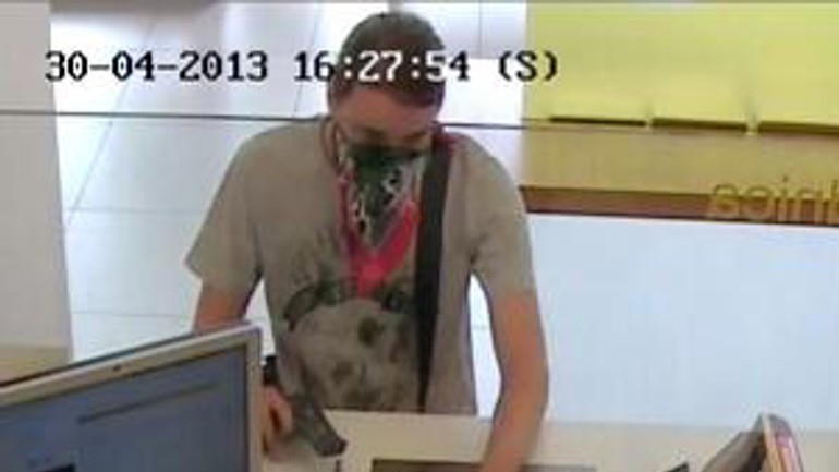 Banku na kaštieľskej ulici vylúpil dlhovlasý blondiak - lupic_30042013