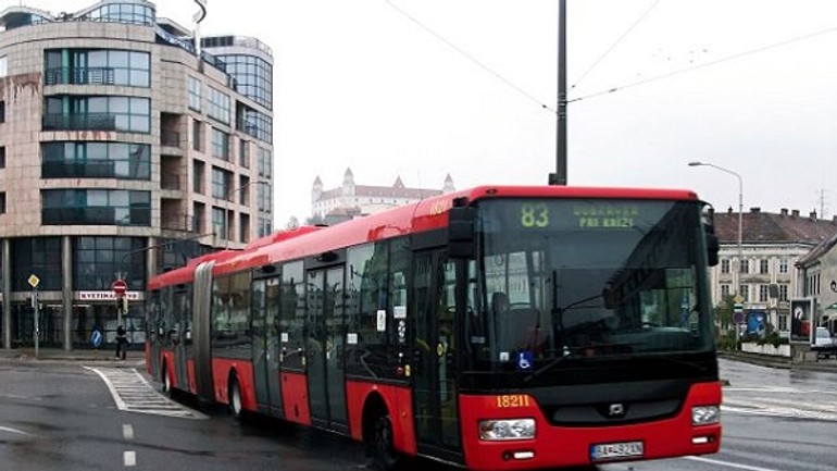 Magistrát posúdi bezplatné cestovné pre dochádzajúcich ťzp študentov - autobus klbovy