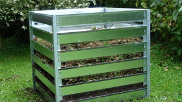 Rača uvažuje o kúpach kompostérov - komposter