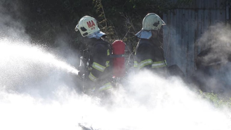 Požiar - hasiči Vrakuňa