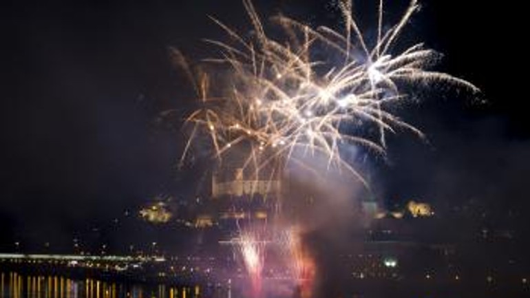 Foto: bratislavský majáles ukončil veľkolepý ohňostroj - t_170805ohnostroj_majales_1_2427467