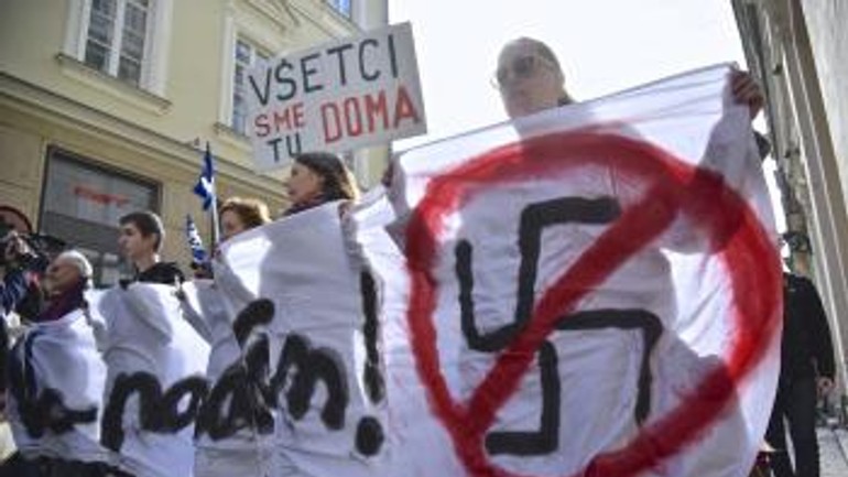 Foto: mestom dnes kráčal antifašistický sprievod. prišli i politici - t_3__11032017_pochod_proti_fasizmu412442