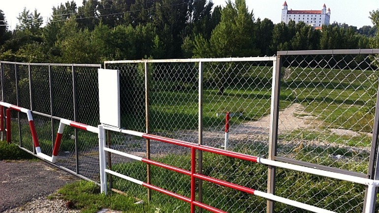 Skratka z viedenskej cesty na hrádzu je minulosťou - Viedenska1