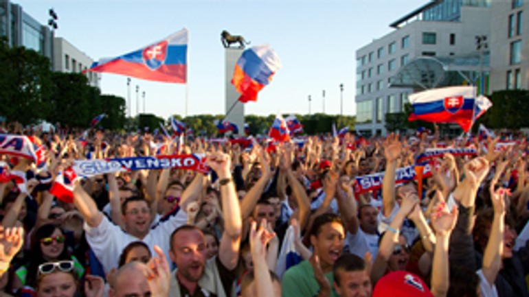 Hokejistom sa bude fandiť aj na hviezdoslavovom námestí - Hokej fans1