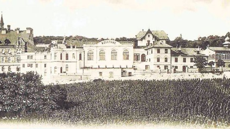 Z bellevue sa nakoniec stala sokolovňa - Pamatnik1