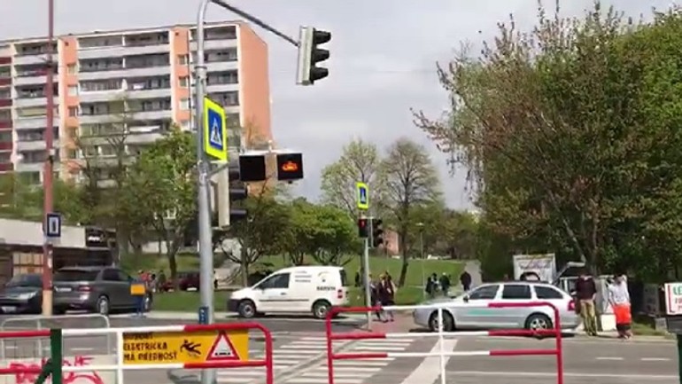 Video: na príchod električky upozorní chodcov signalizácia - signalizacia magistrat