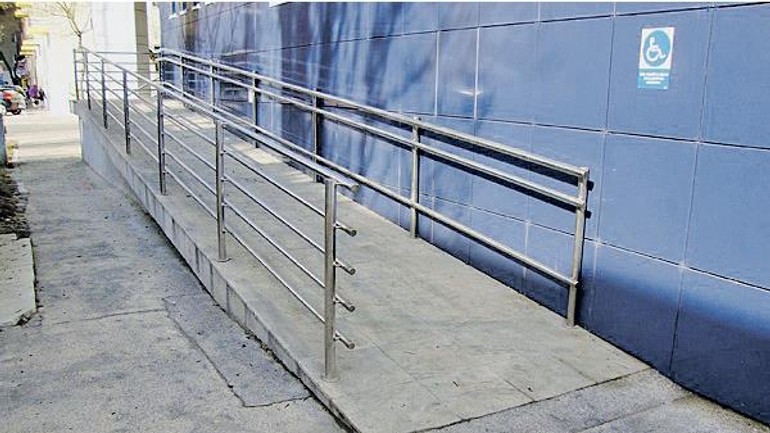 Karlova ves chce odstrániť bariéry z rôznych verejných priestranstiev - rampa-dubravka1