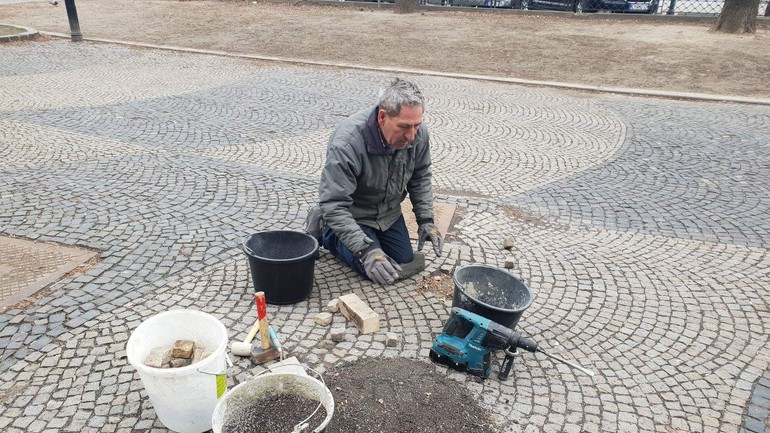 Oprava dlažby na Hviezdoslavovom námestí
