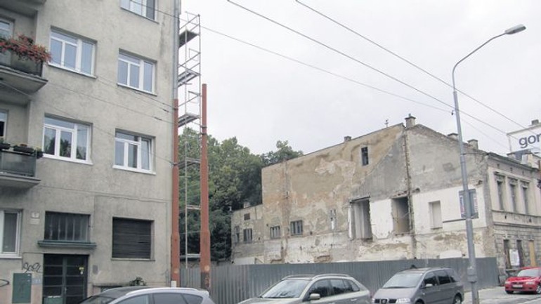 Na pražskej ulici zmizol jeden dom, zbúrali ho kvôli havarijnému stavu - Prazska1