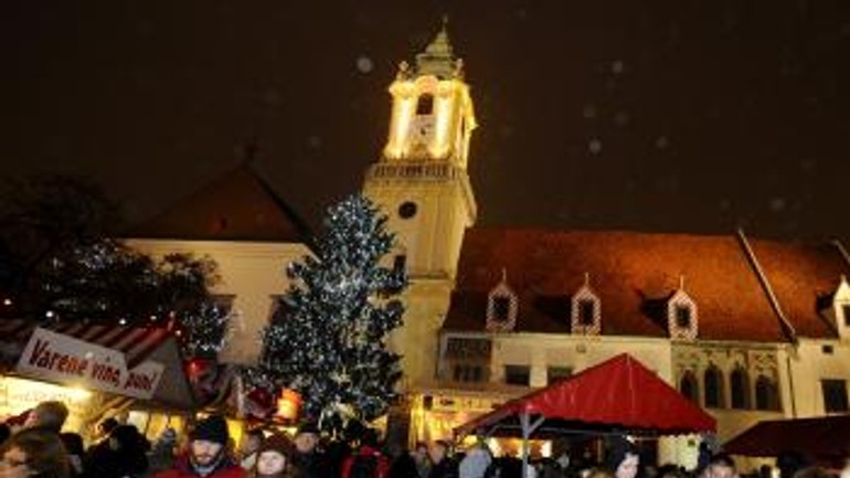 V centre bratislavy sa začali dvoje vianočné trhy - Trhy1