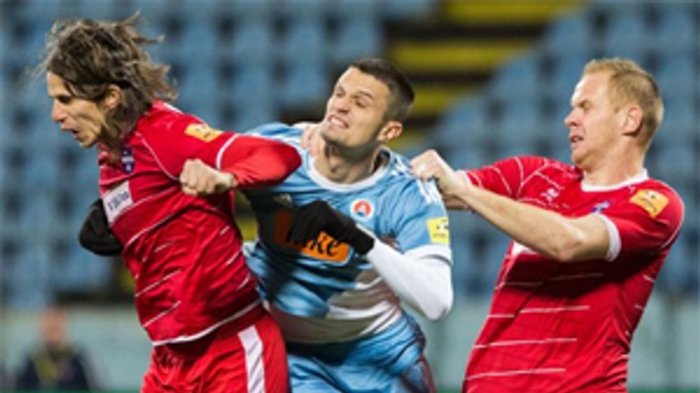 Futbalisti slovana vyhrali v zlatých moravciach 2:0 - vion_slovan