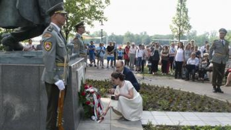 Buďme tolerantní a múdri: bulhari si v bratislave pripomenuli svojich hrdinov - t_20170602_vence2434222 (1)